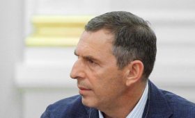 Зеленский уволил своего помощника и бывшего бизнес-партнера Сергея