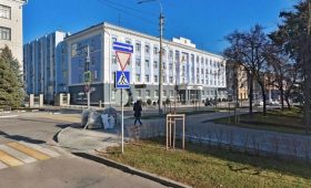 В центре Белгорода беспилотник атаковал административное здание