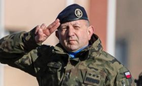 Минобороны Польши уволило генерала из-за «новой информации» разведки