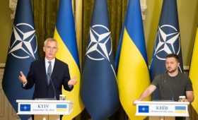 NYT узнала об отказе приглашать Киев в НАТО, несмотря на угрозу