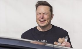 Маск назвал ложью публикацию Reuters о бюджетных электромобилях Tesla
